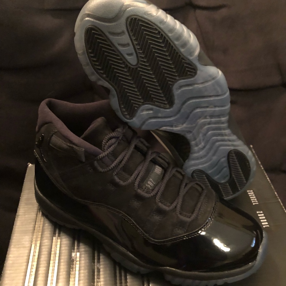 JORDAN 11 RETRO CAP AND GOWN